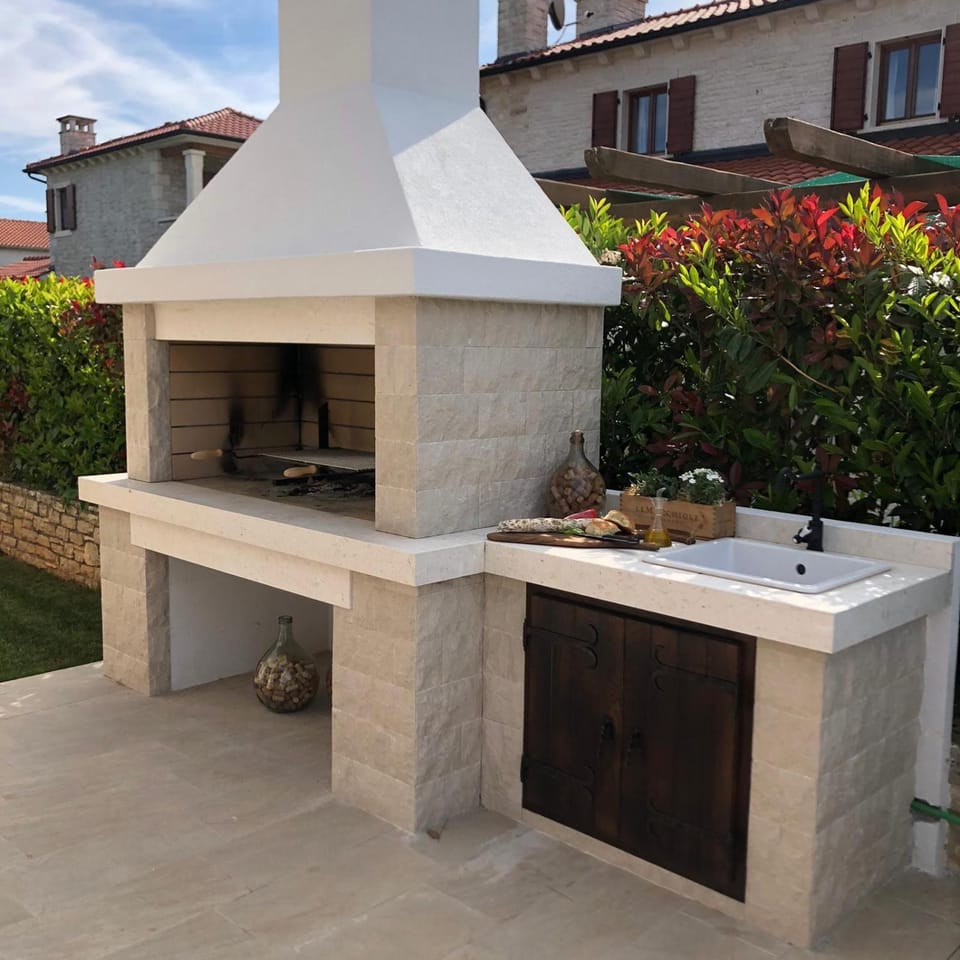 Patio, BBQ facilities