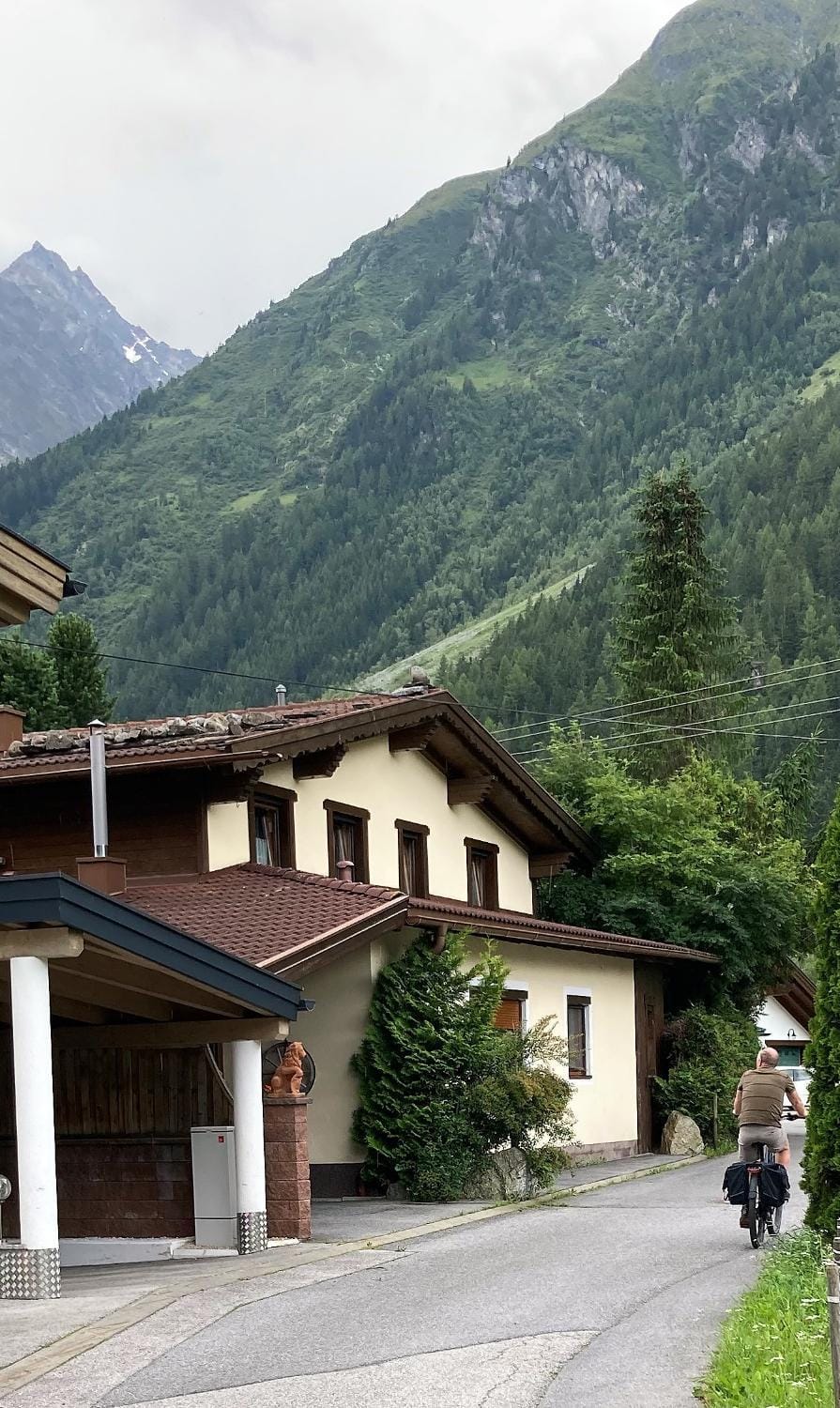 Property building, Quiet street view