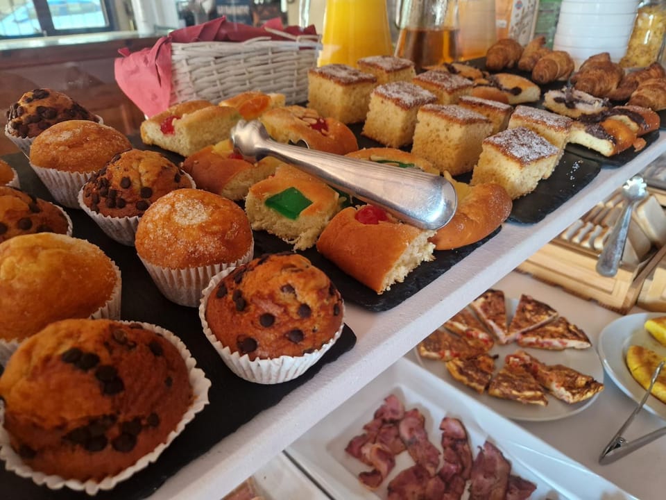 Breakfast, Continental breakfast, Buffet breakfast