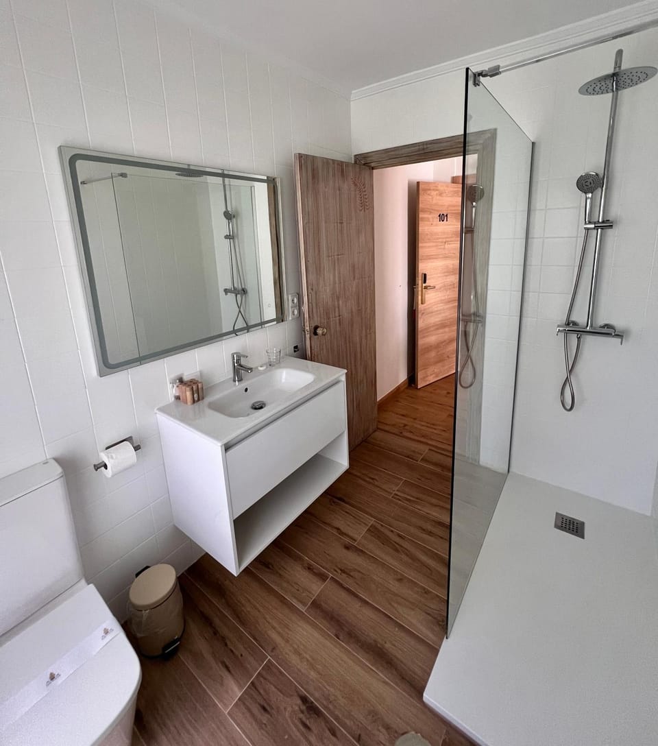 Hotel Playa de Los Locos Bed and Breakfast in Cantabria