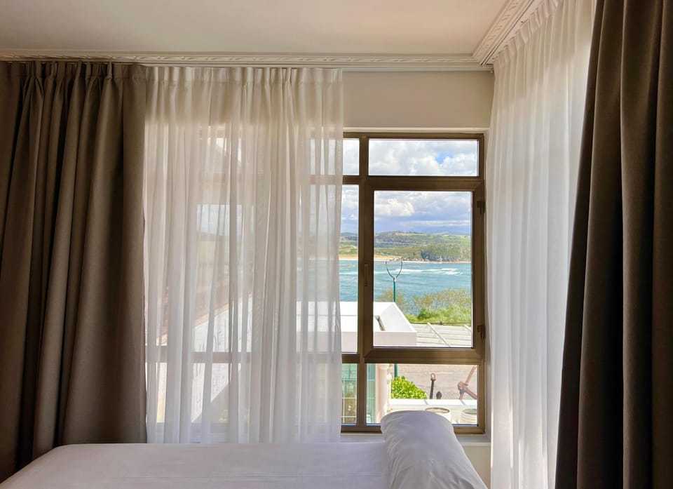 Hotel Playa de Los Locos Bed and Breakfast in Cantabria