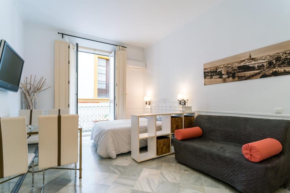 Living room, Photo of the whole room