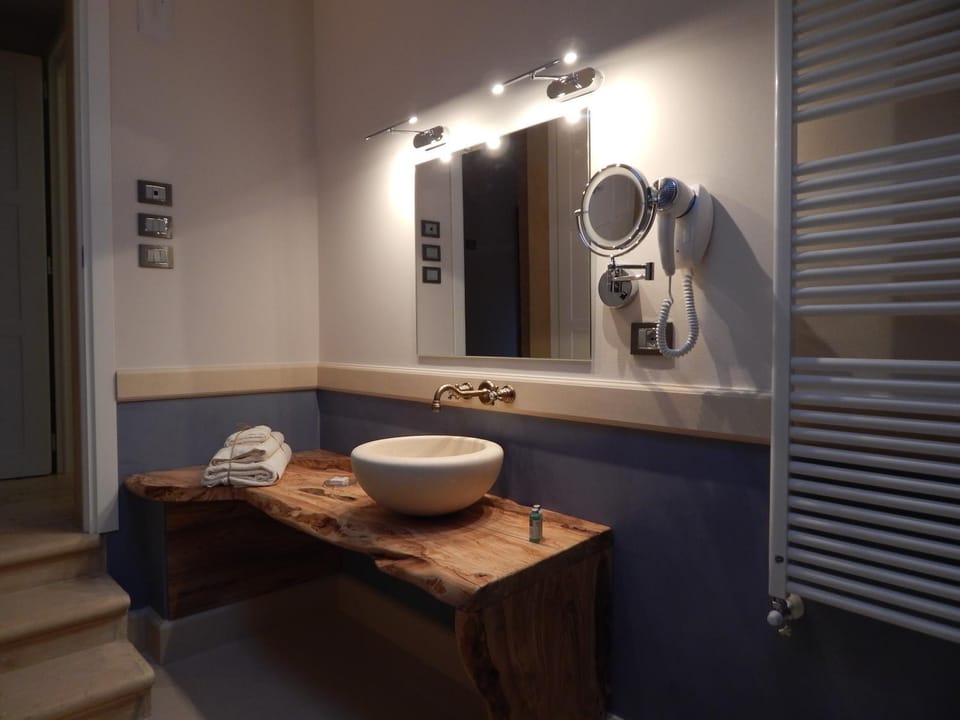Shower, Toilet, Garden, Garden, Bathroom, Living room, Photo of the whole room, Decorative detail, Decorative detail, Dining area, Bedroom, Garden view, Garden view