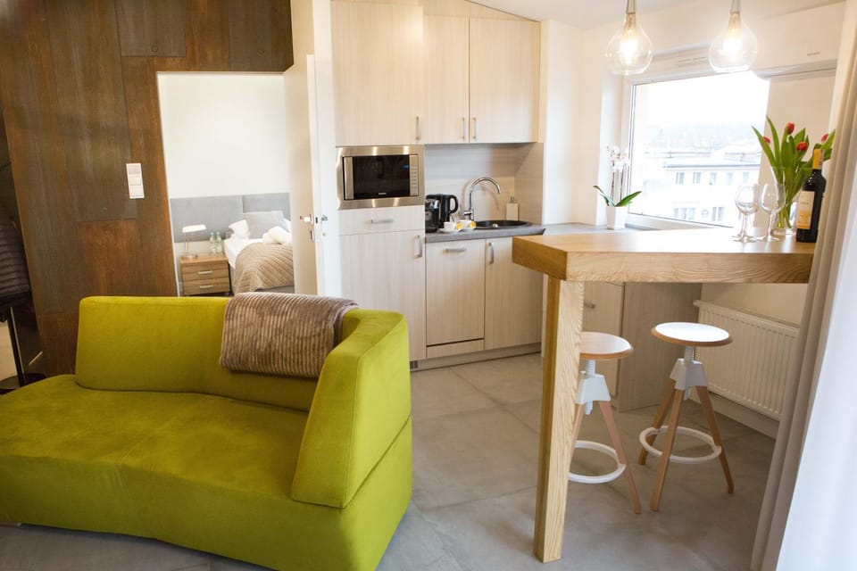 Kitchen or kitchenette, Living room, Seating area, Dining area