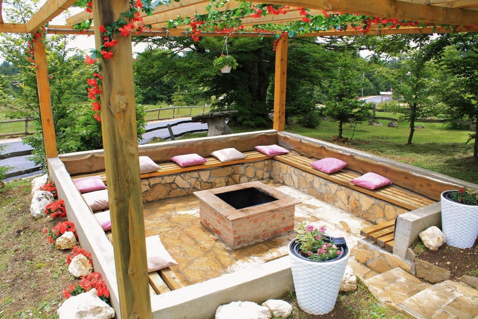 Natural landscape, BBQ facilities, Garden, Seating area, sunbed