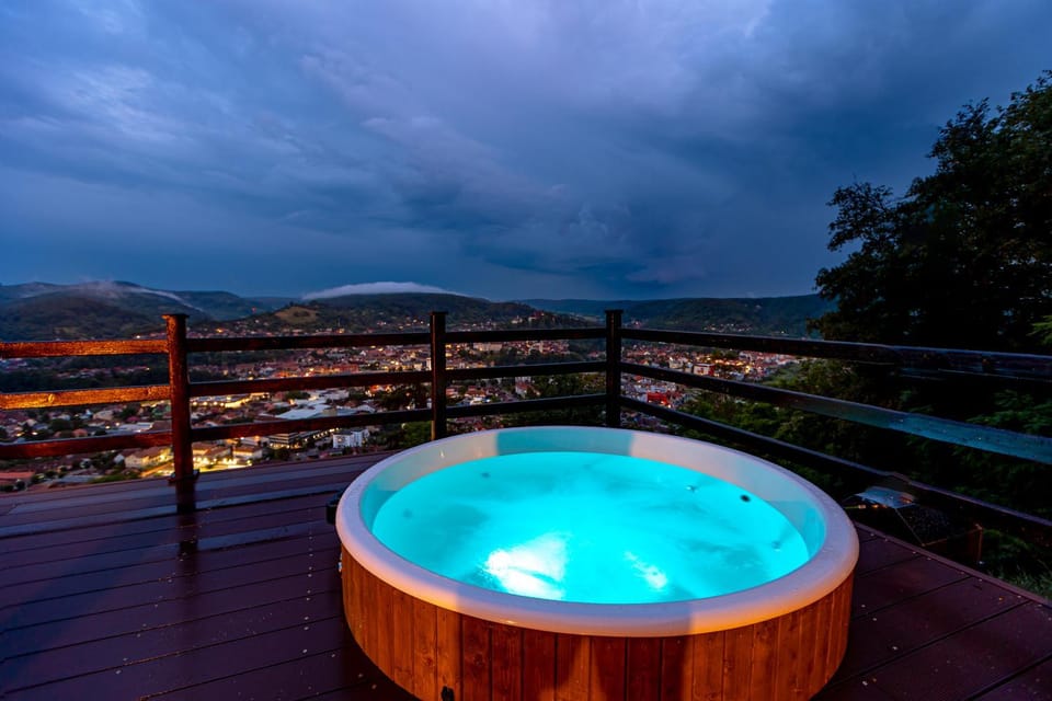 Hot Tub, View (from property/room), Spa and wellness centre/facilities, City view
