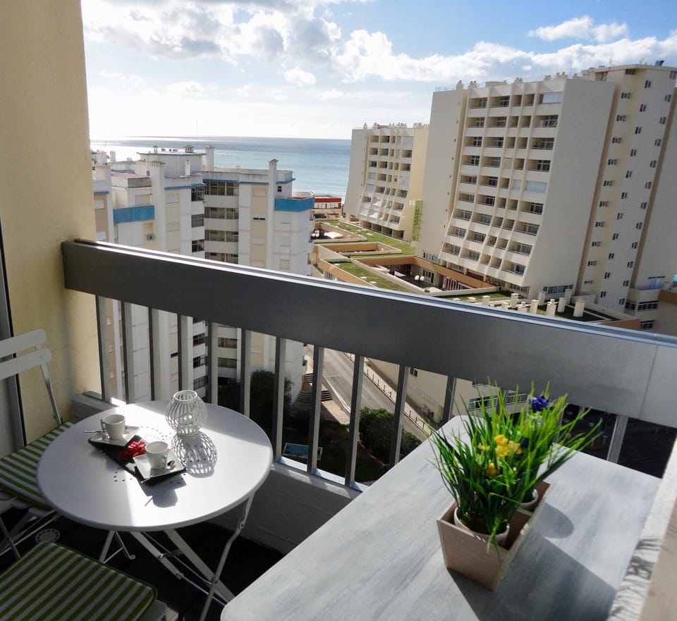 Dining area, Sea view, Street view