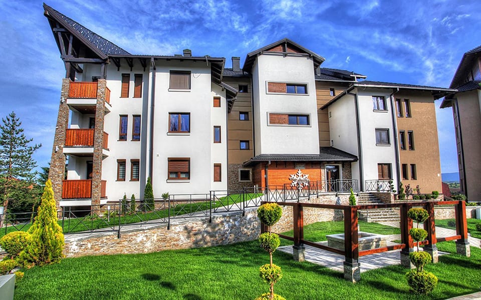 Property building, Spring, Day, Garden, Garden view