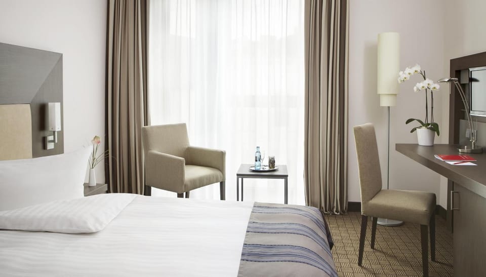 Day, Photo of the whole room, Bedroom