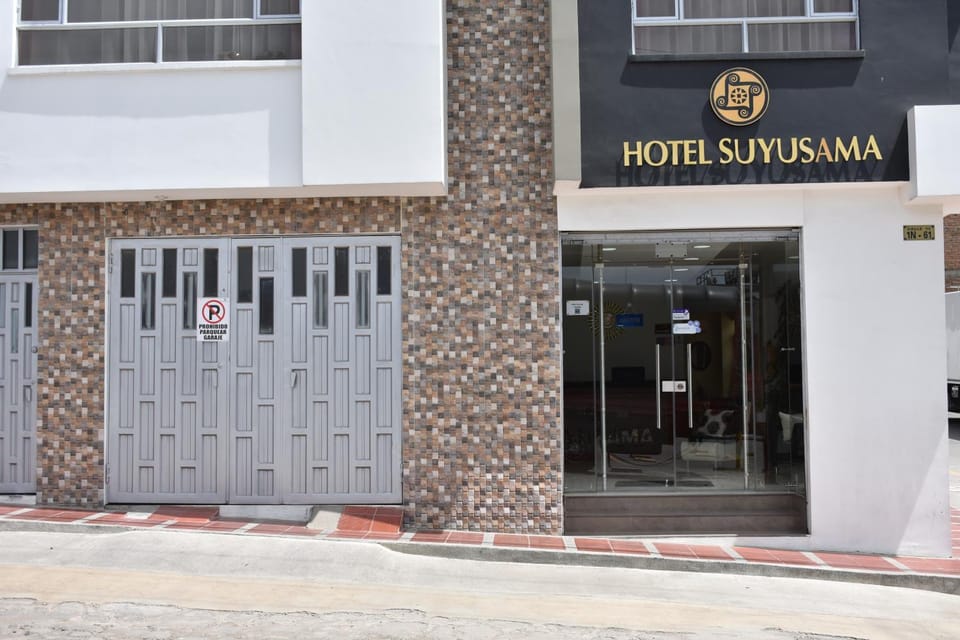 Facade/entrance
