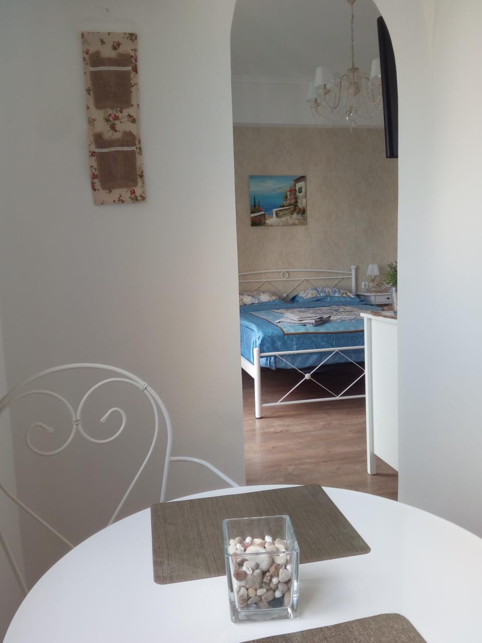 Kitchen or kitchenette, Photo of the whole room, Decorative detail