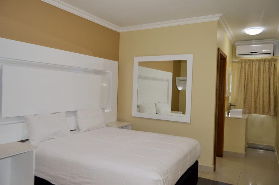 Bed, Photo of the whole room, Bedroom, air conditioner