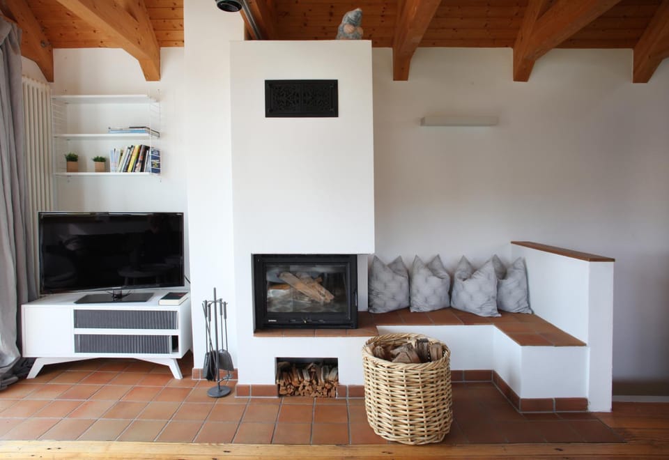 TV and multimedia, Living room, Photo of the whole room, Seating area