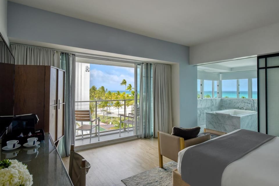 Bed, View (from property/room), Balcony/Terrace, Photo of the whole room, Bedroom, Sea view