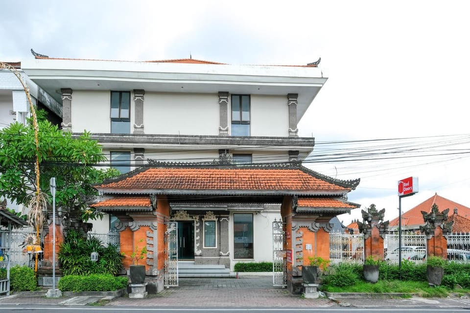 Facade/entrance