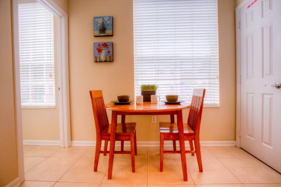 Gorgeous Townhome w FREE Resort Access House in Orlando