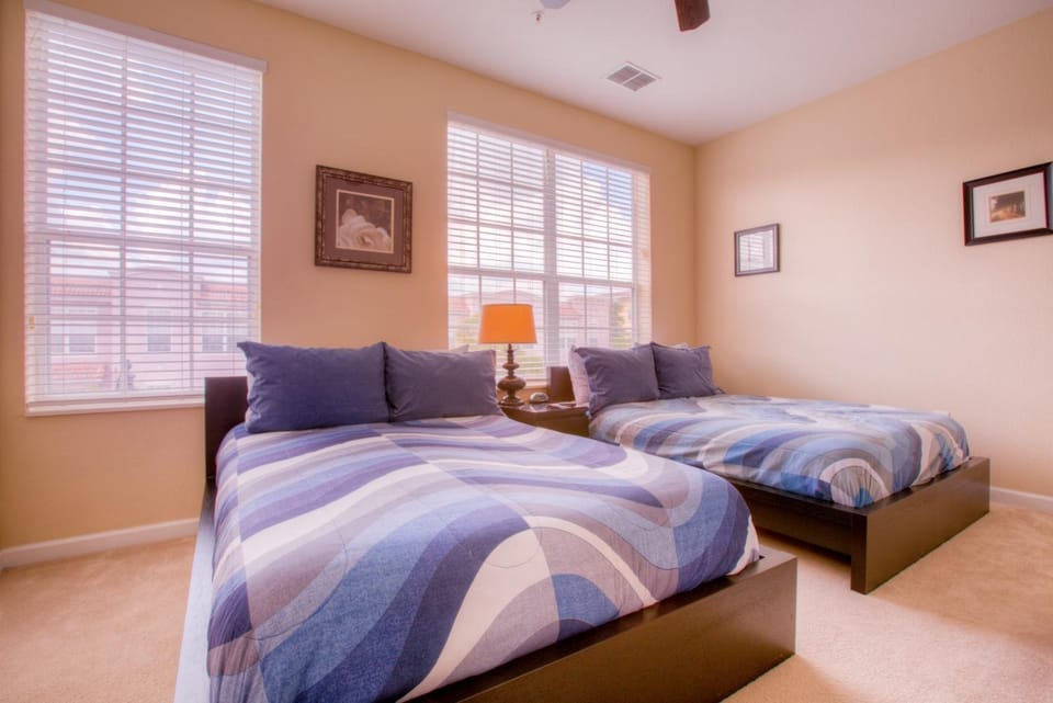 Gorgeous Townhome w FREE Resort Access House in Orlando