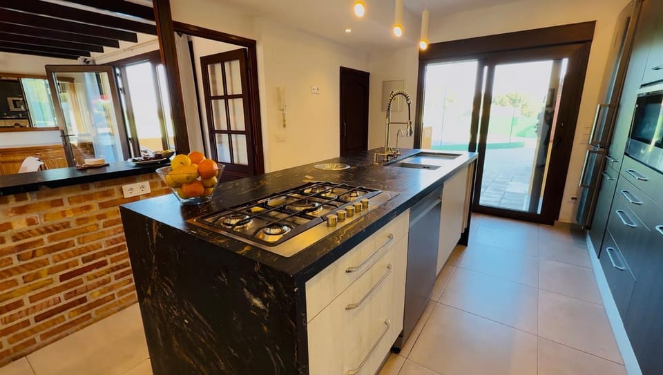 BBQ facilities, Lounge or bar, kitchen