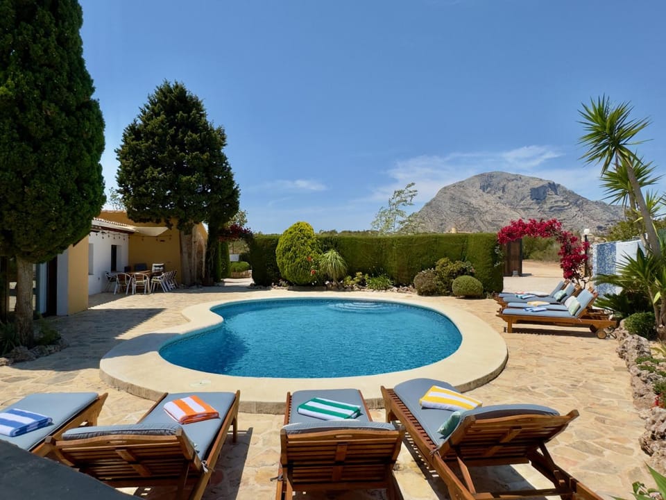 Garden view, Swimming pool, Swimming pool, sunbed