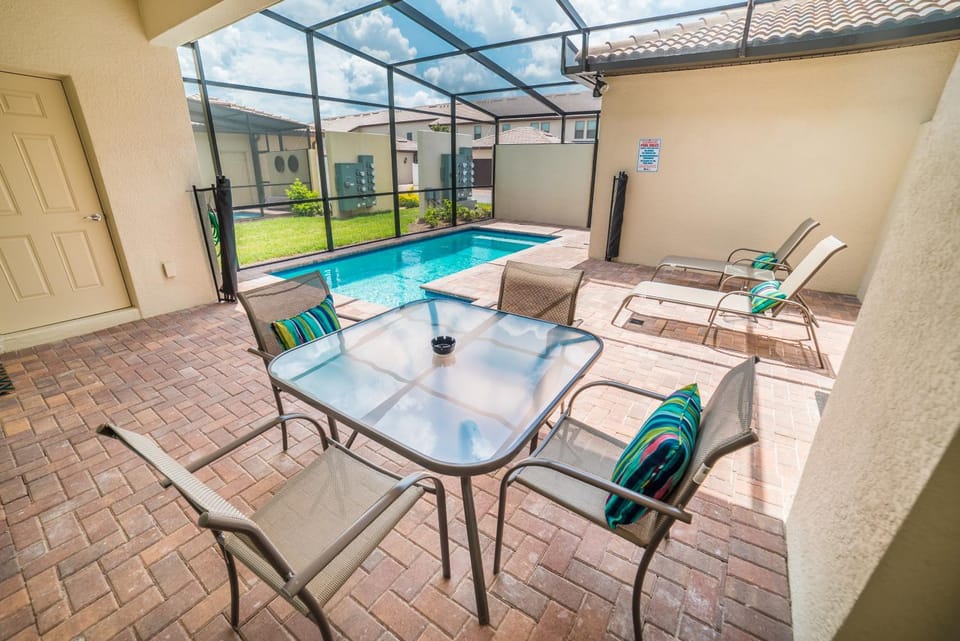 Beautiful townhome with splash pool and game room House in Four Corners