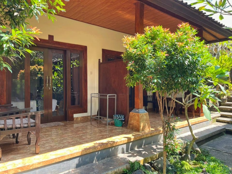 Property building, Garden, Balcony/Terrace, Garden view