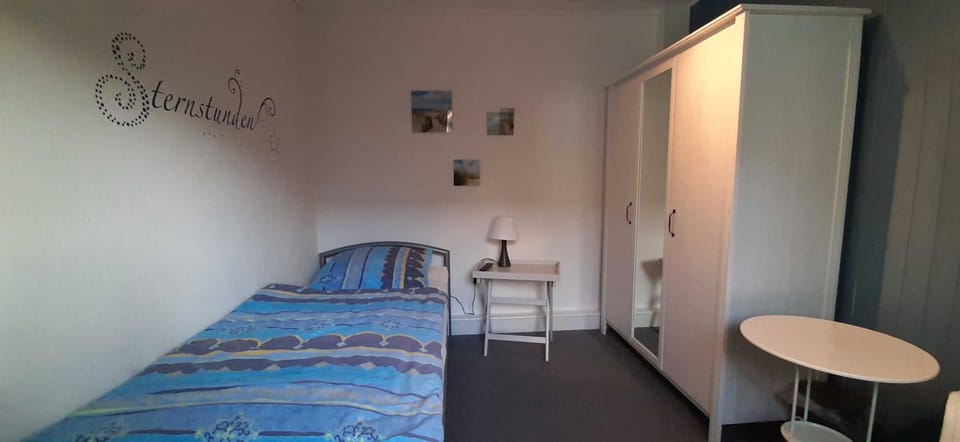 Bed, Photo of the whole room, Bedroom, wardrobe
