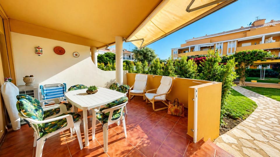 Property building, Patio, Day, Garden, View (from property/room), Balcony/Terrace, Living room, Seating area, Dining area, Garden view