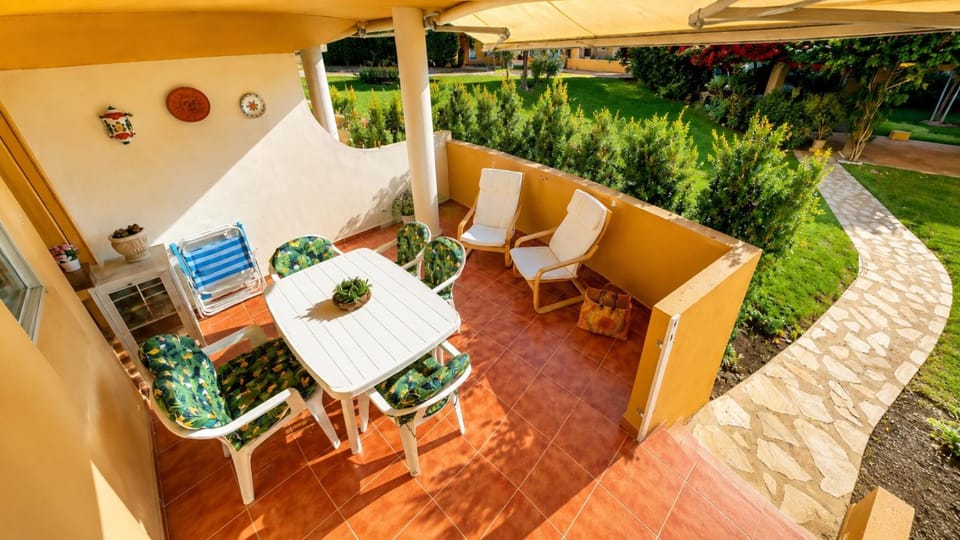 Property building, Spring, Off site, Day, Winter, Summer, Balcony/Terrace, Autumn, On site, Location, sunbed
