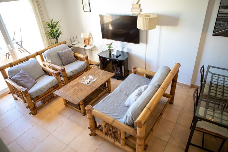 Communal lounge/ TV room, TV and multimedia, Living room, Seating area, Evening entertainment, air conditioner