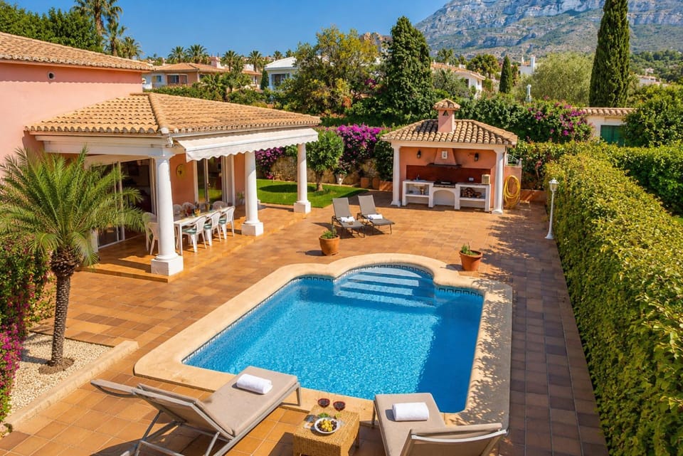 Property building, Patio, Spring, Off site, Day, Natural landscape, Winter, Summer, Garden, Solarium, Autumn, Garden view, Mountain view, Pool view, Swimming pool, Location, sunbed