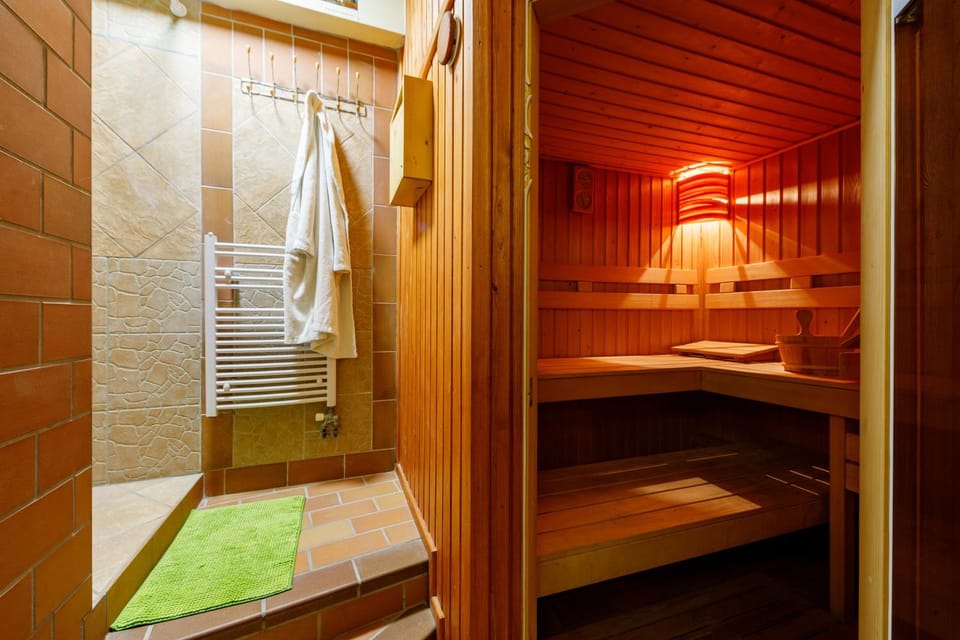 Shower, Sauna