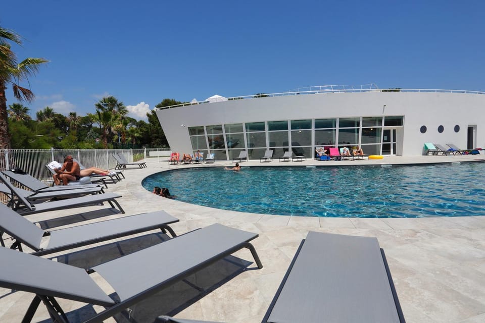 Solarium, Swimming pool
