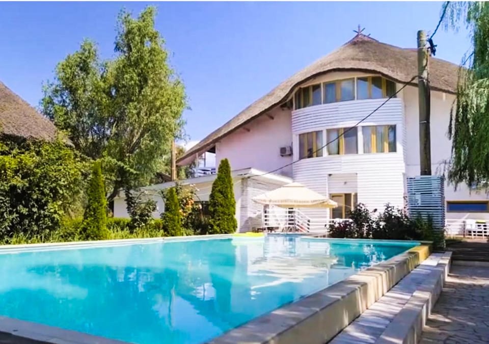 Property building, Day, Pool view, Swimming pool