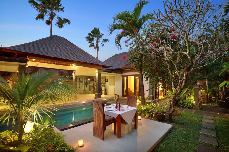 Garden, Living room, Swimming pool, Swimming pool