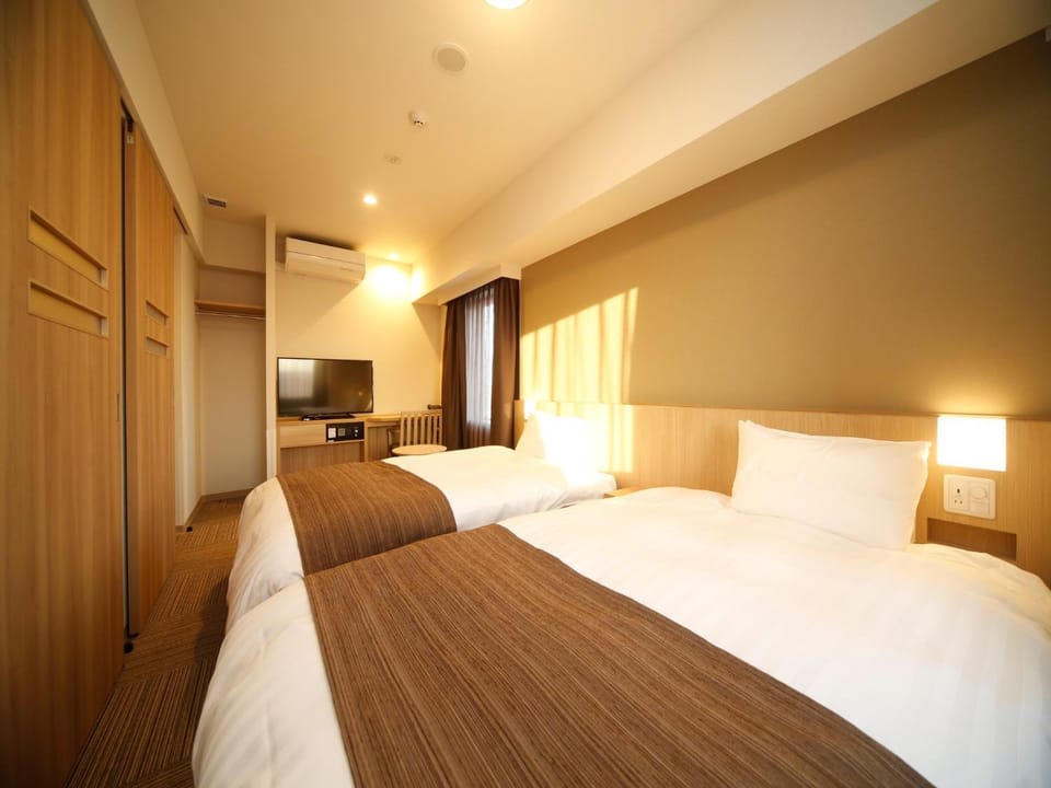 Bed, City view