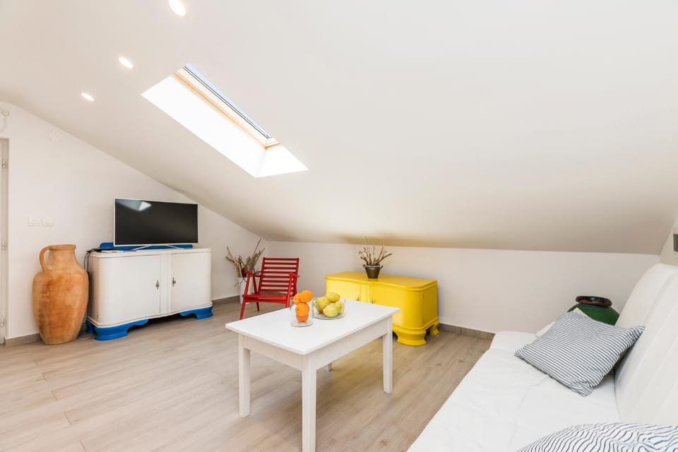 Day, Living room