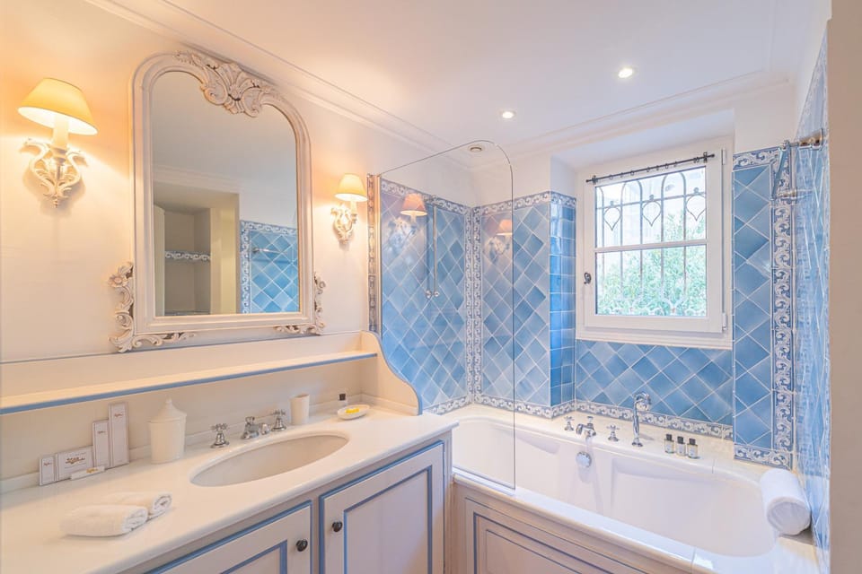 Bathroom, Bath, towels