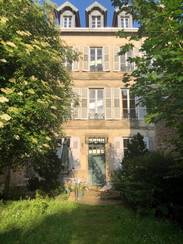 Property building, BBQ facilities, View (from property/room), Garden view, Garden view, Inner courtyard view, sunbed, sunbed