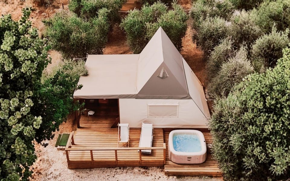 Bird's eye view, Hot Tub
