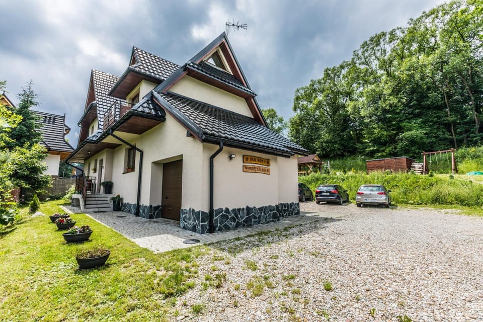 Property building, Facade/entrance, Garden