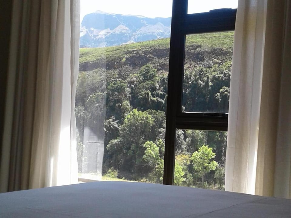Bedroom, Mountain view