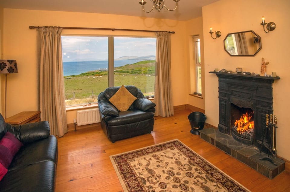 Natural landscape, TV and multimedia, Living room, Sea view, fireplace