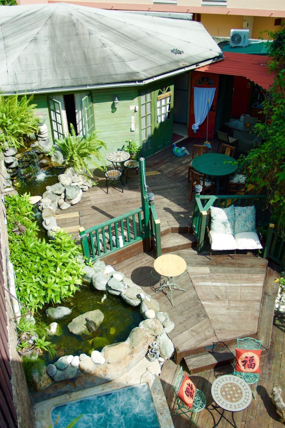 Bird's eye view, Pool view