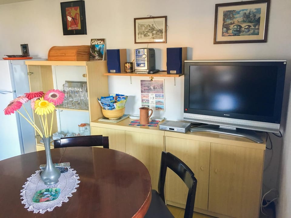 TV and multimedia, Living room, Dining area