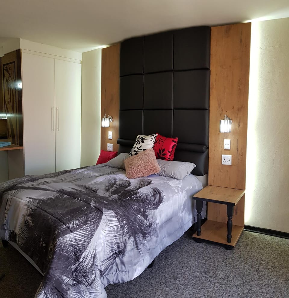 Photo of the whole room, Decorative detail