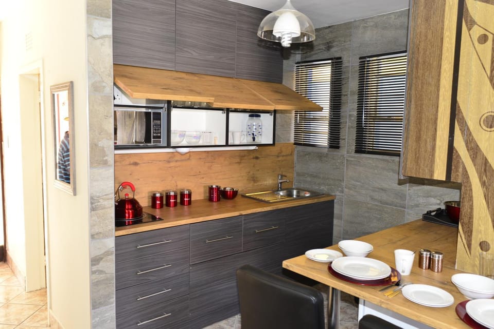 Coffee/tea facilities, Living room, Food and drinks, Decorative detail, Dining area
