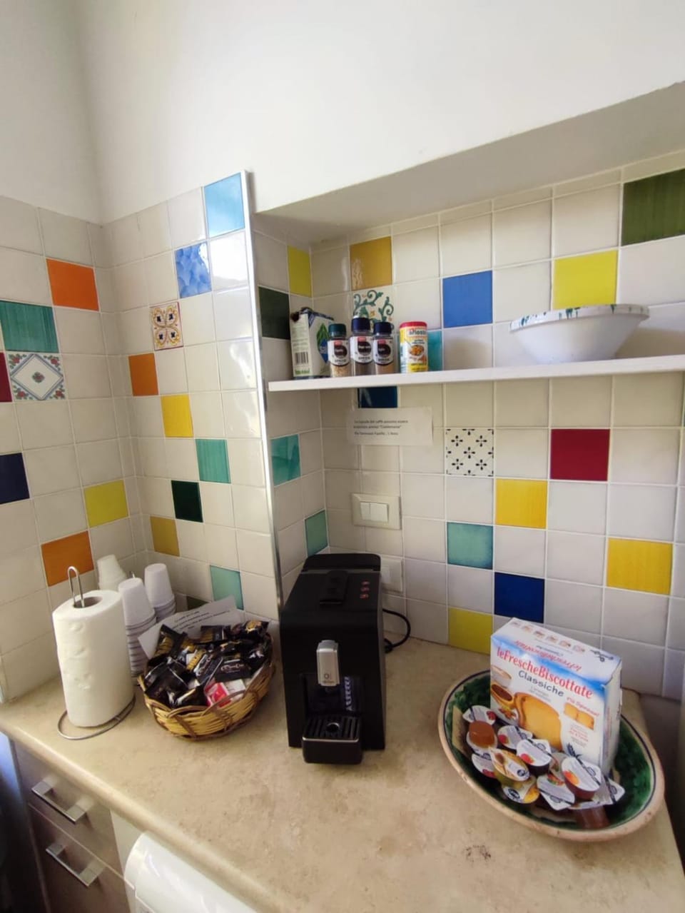 Coffee/tea facilities, Kitchen or kitchenette, Food and drinks, Food