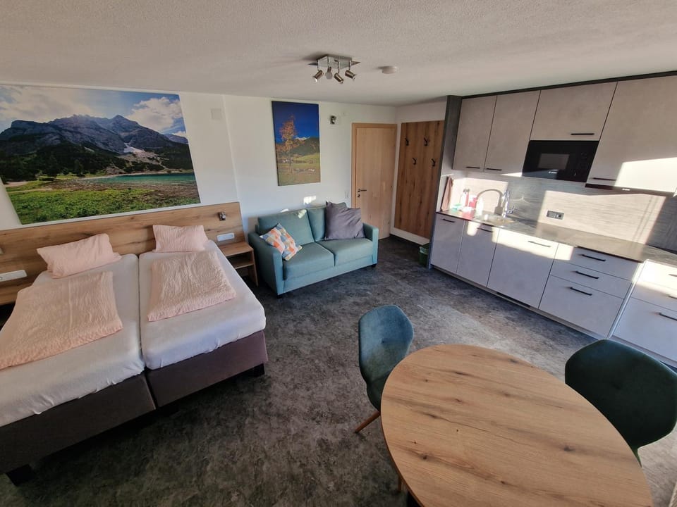 Kitchen or kitchenette, Living room, Bedroom