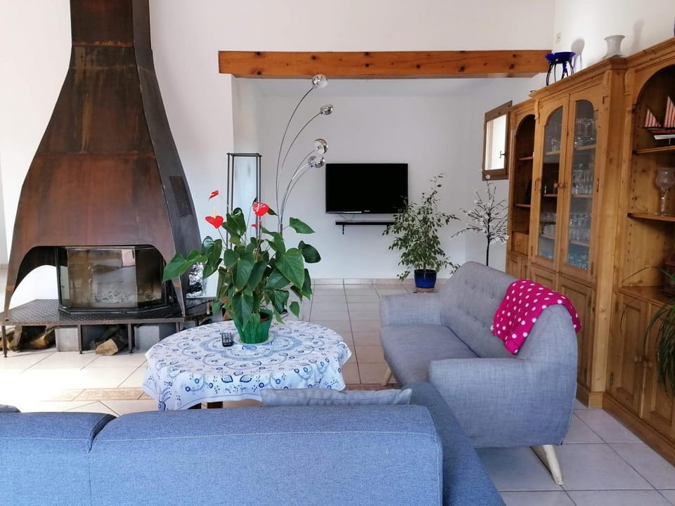TV and multimedia, Living room, Seating area
