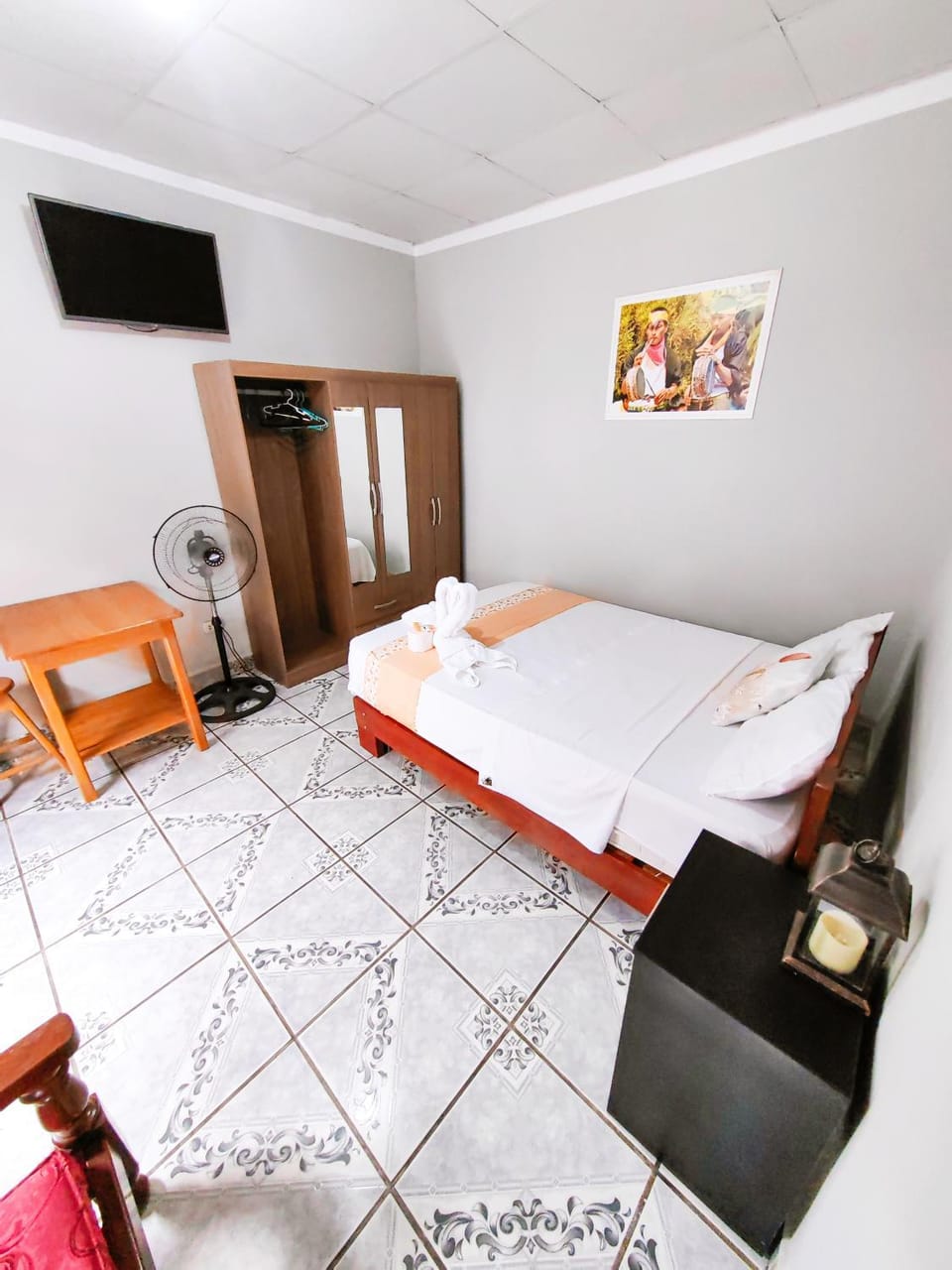 Bed, TV and multimedia, towels